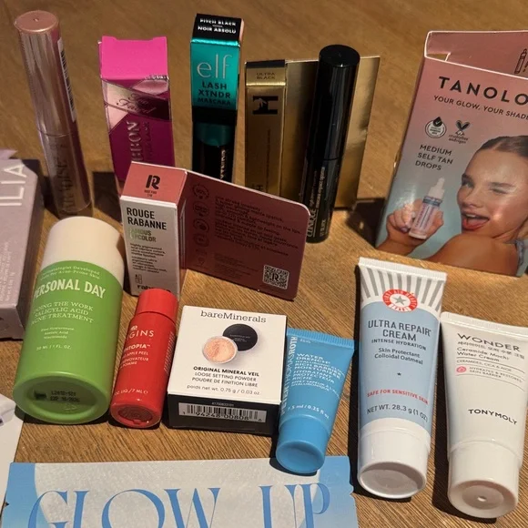 46-Piece Beauty Sample Lot + Pink Tweed Makeup Case | Skincare, Makeup & Hair - Picture 8 of 9